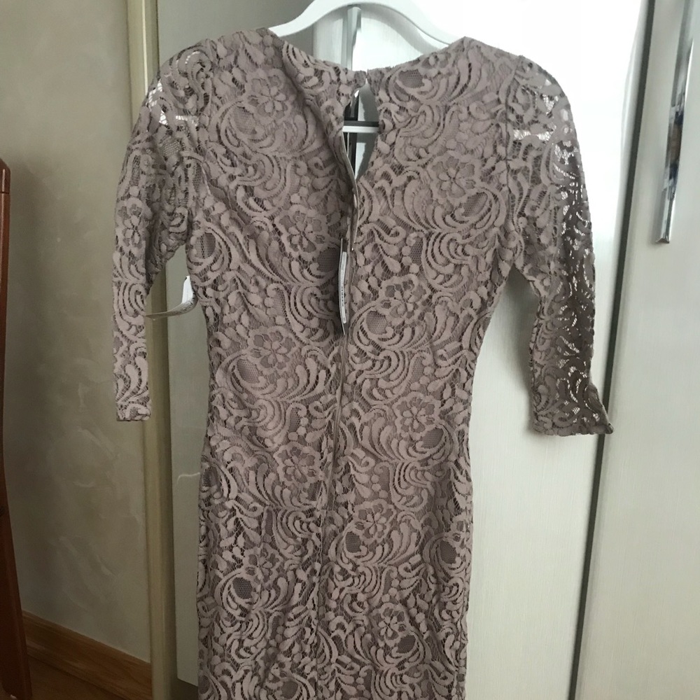 Body hugging lace long sleeve dress - Picture 2 of 2